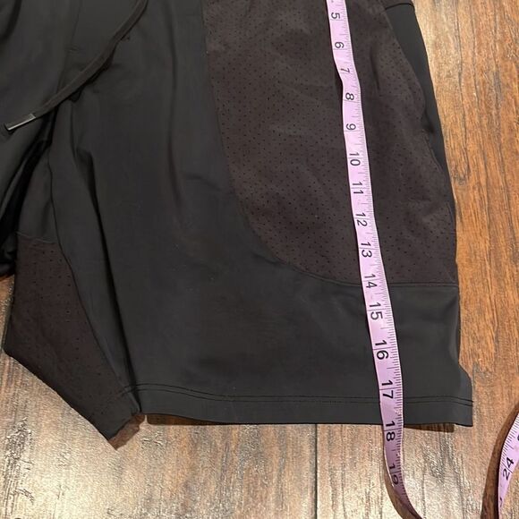 Lululemon black Elevated Short  men’s size XL in EUC perfect for run or gym - Picture 11 of 11